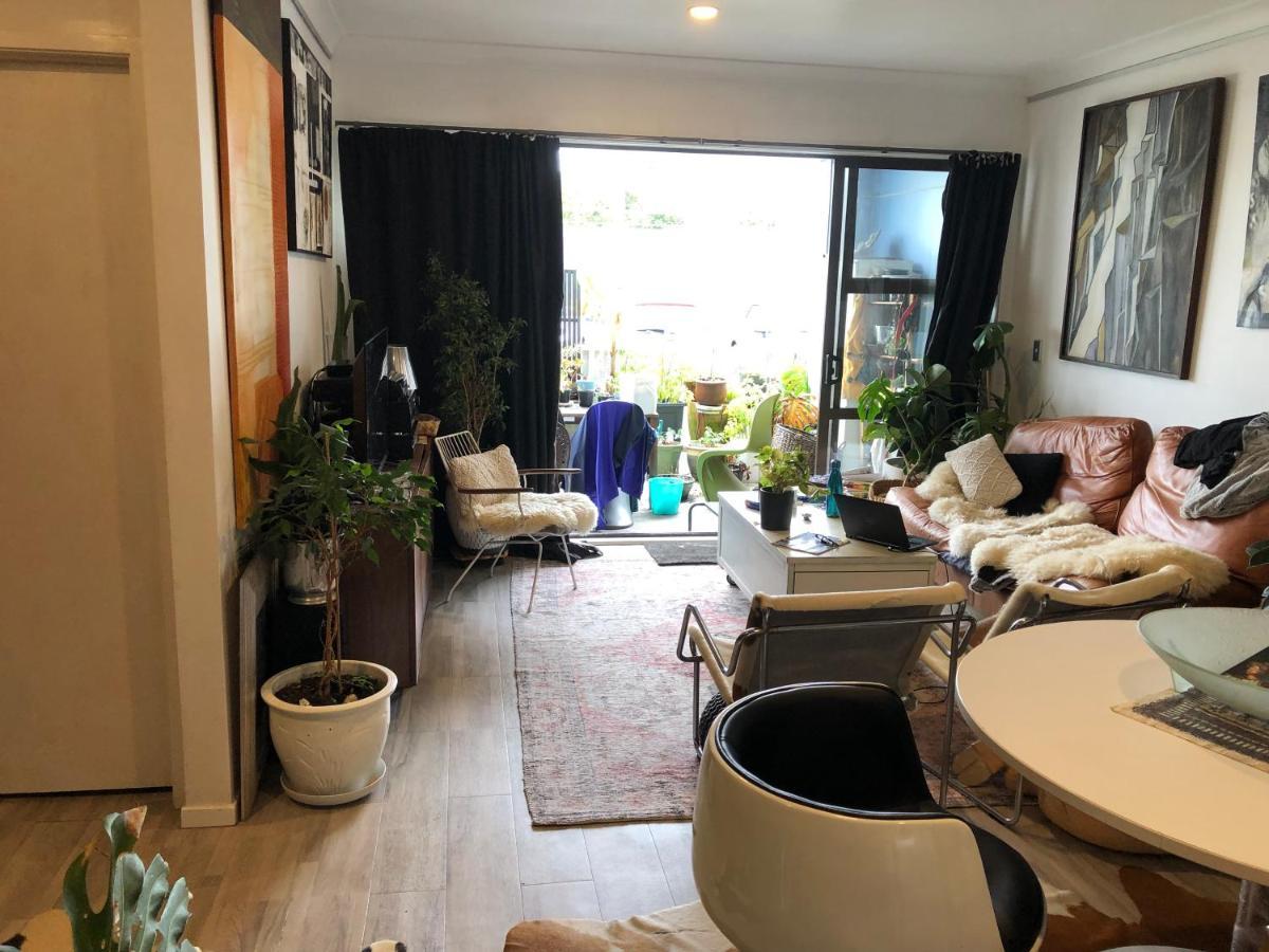 Cool Apartment, Central To Everything, Share With 2X Bulldogs Auckland Exterior foto